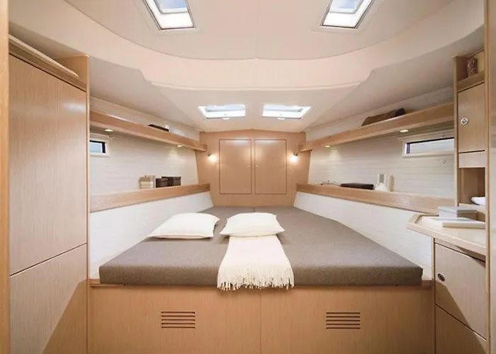 보트호텔 Rent A On A Sailing Yacht!