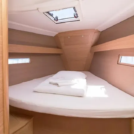 Rent A On A Sailing Yacht! Hotel na wodzie *